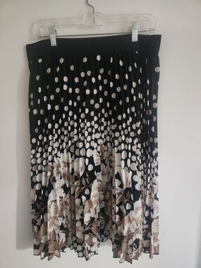 Metro Wear Black Polka Dot Pleated Midi Skirt with Beige Floral Border